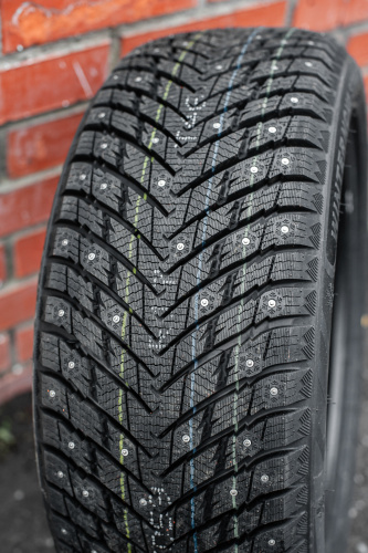 фото протектора и шины WINTERNOVA STUD II Шина ZMAX WINTERNOVA STUD II 215/55 R17 98T