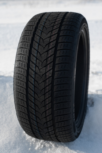 фото протектора и шины WINTERHAWKE II Шина ZMAX WINTERHAWKE II 245/45 R19 102H