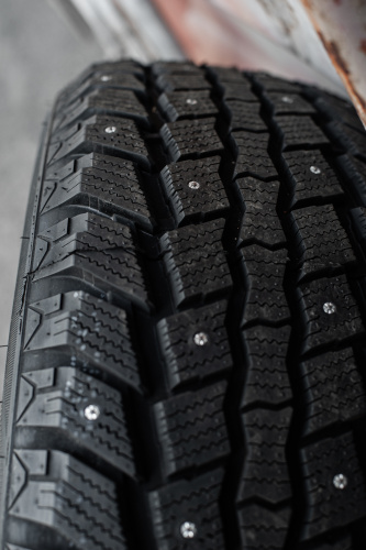 фото протектора и шины Ice Blazer WST2 LT Шина Sailun Ice Blazer WST2 LT 235/65 R18 106T