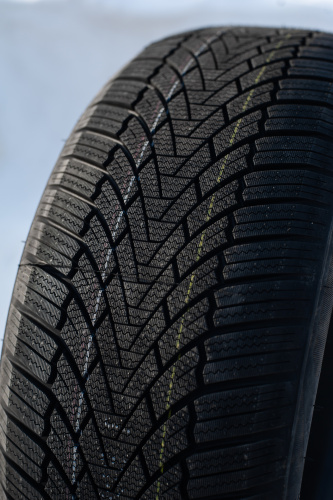 фото протектора и шины WINTERHAWKE I Шина ZMAX WINTERHAWKE I 185/55 R15 82H