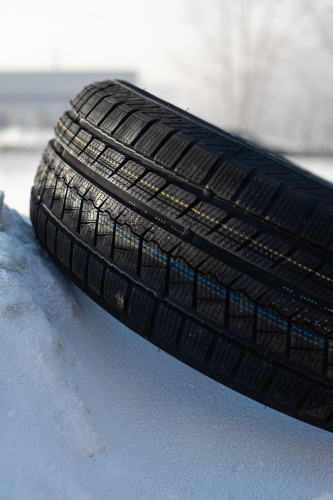 фото протектора и шины ICEPIONEER 868 Шина ZMAX ICEPIONEER 868 215/60 R16 99H