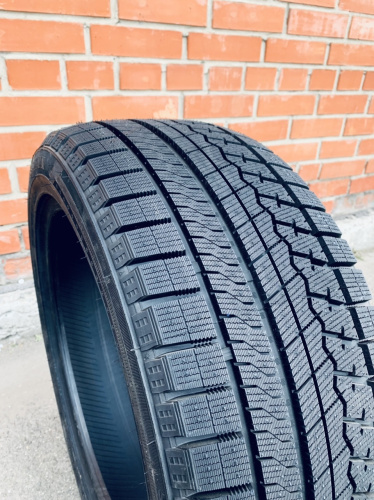 фото протектора и шины Ice Blazer Arctic Шина Sailun Ice Blazer Arctic 215/60 R16 99H