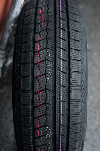 фото протектора и шины ICEPIONEER 868 Шина ZMAX ICEPIONEER 868 255/50 R19 107H